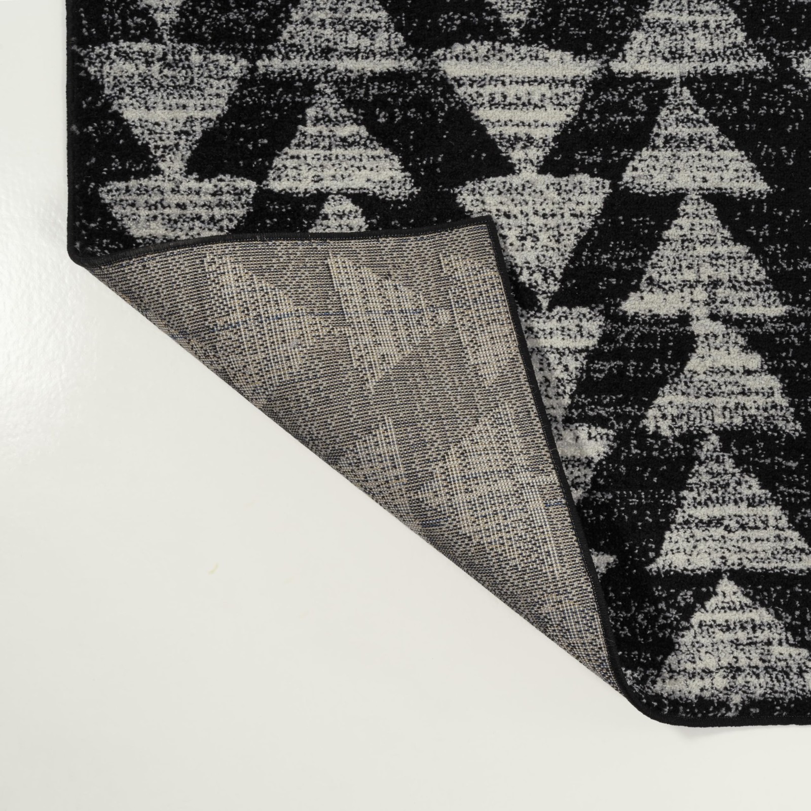 Jonathan Y Aisha Moroccan Triangle Geometric Black/Cream Indoor Area Rug 3X5