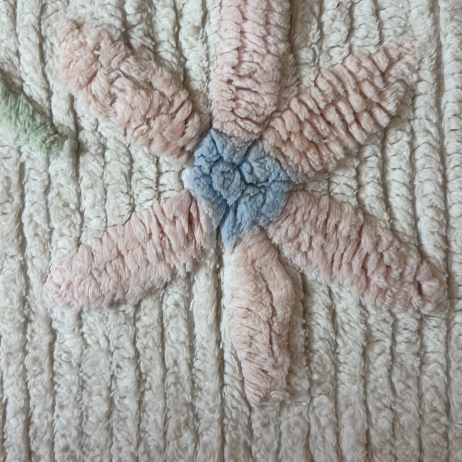 Vintage pastel Flower chenille rug 1940’s / 50’s Grandmacore Cottagecore 22×34