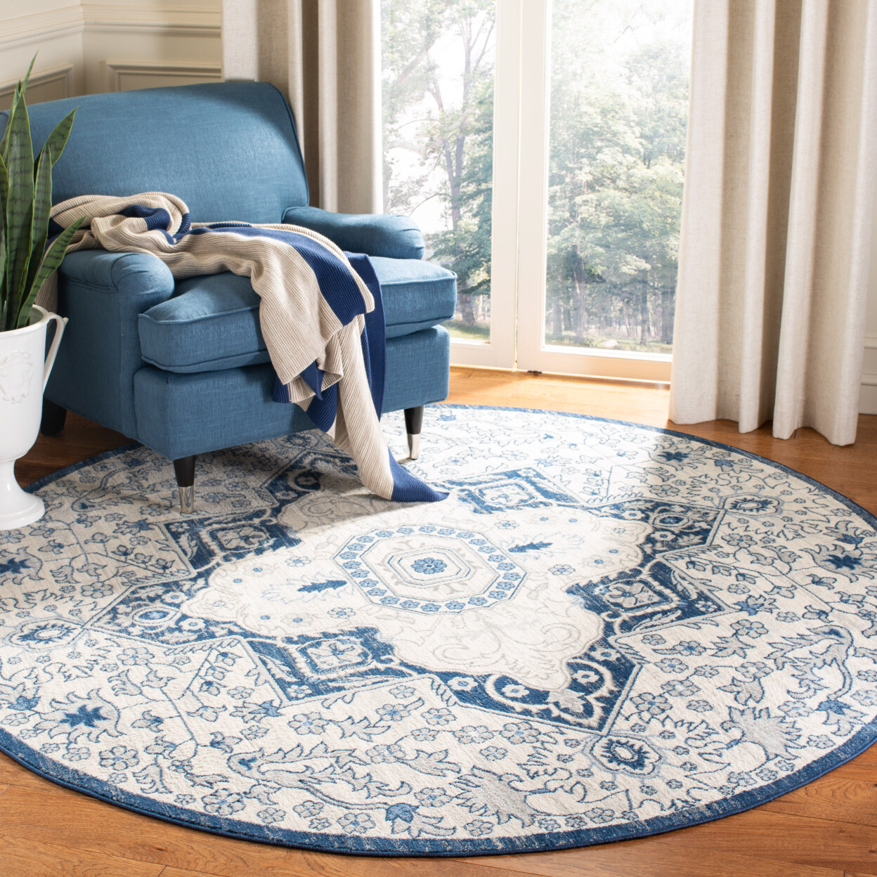 SAFAVIEH Brentwood Collection BNT816D Cream / Blue Rug