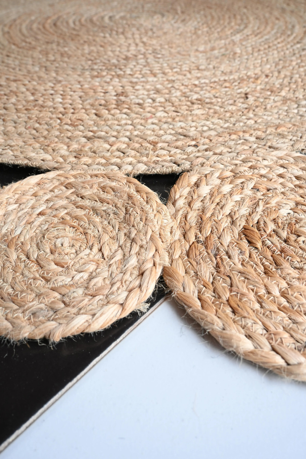 Rugmoda Jute Natural Braided 4×4 ft Round Scalloped Rug for Living Room Bedroom