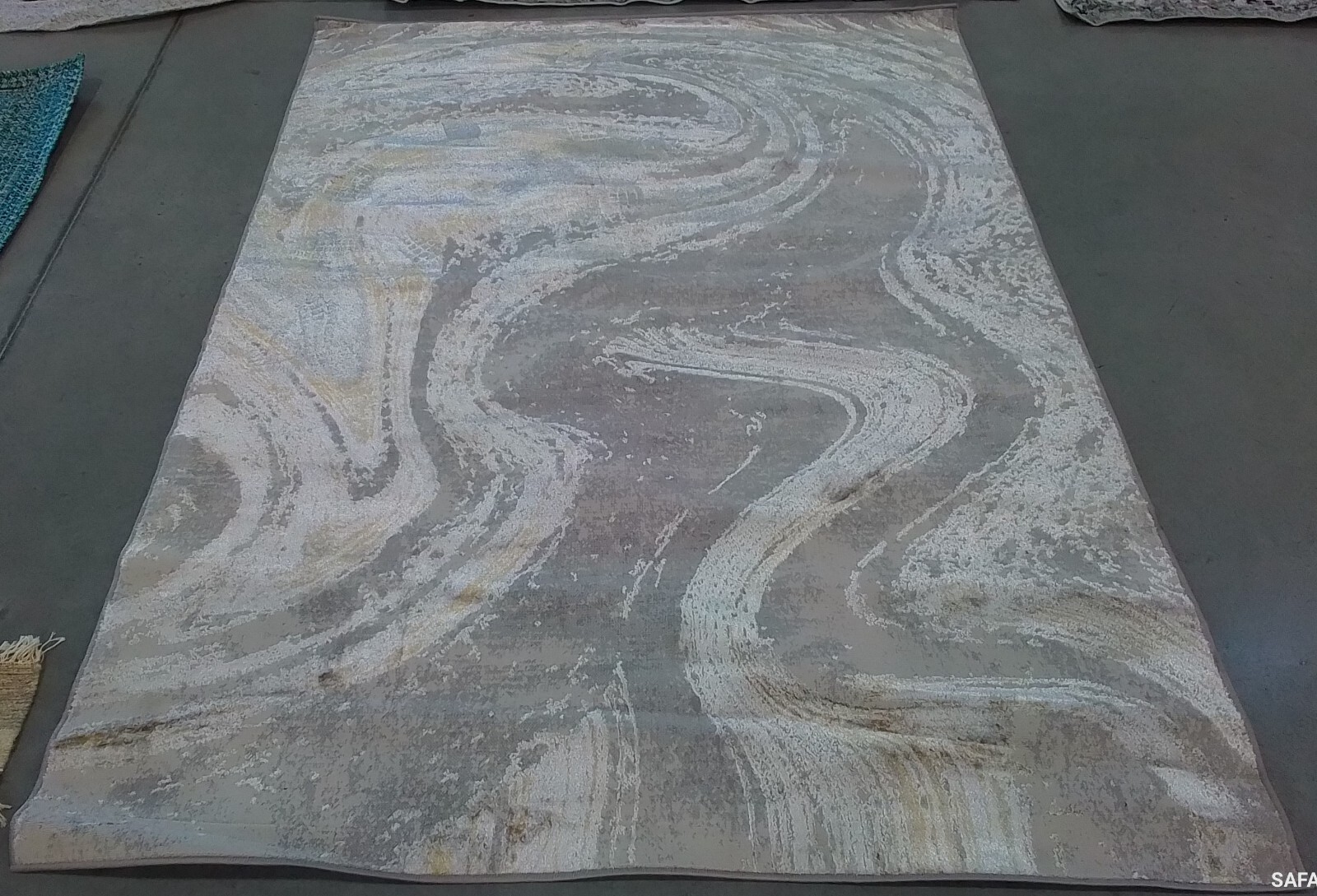 GREY / GOLD 5′-5″ x 7′-7″ Back Stain Rug, Reduced Price 1172775722 ORC617H-5