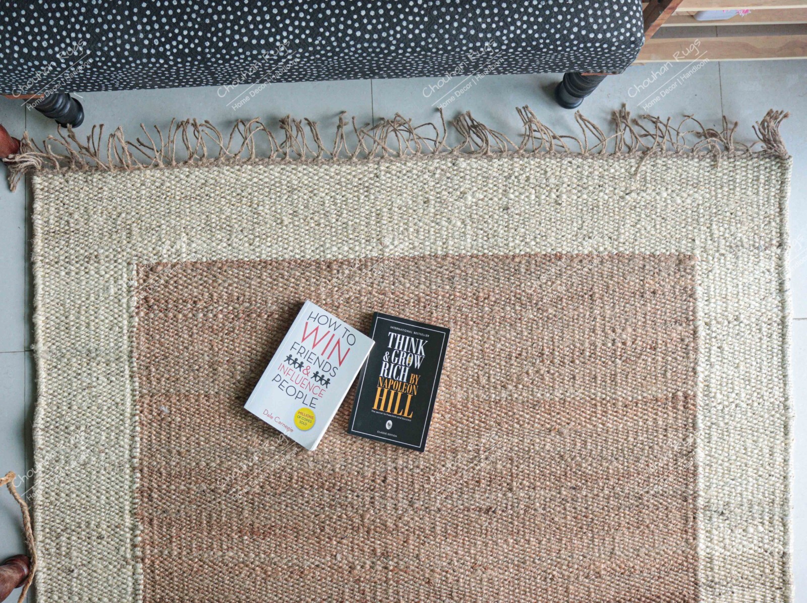 Beige Hemp Jute Rug With Off White Border Design And Jute Fringes Rug Décor Rug