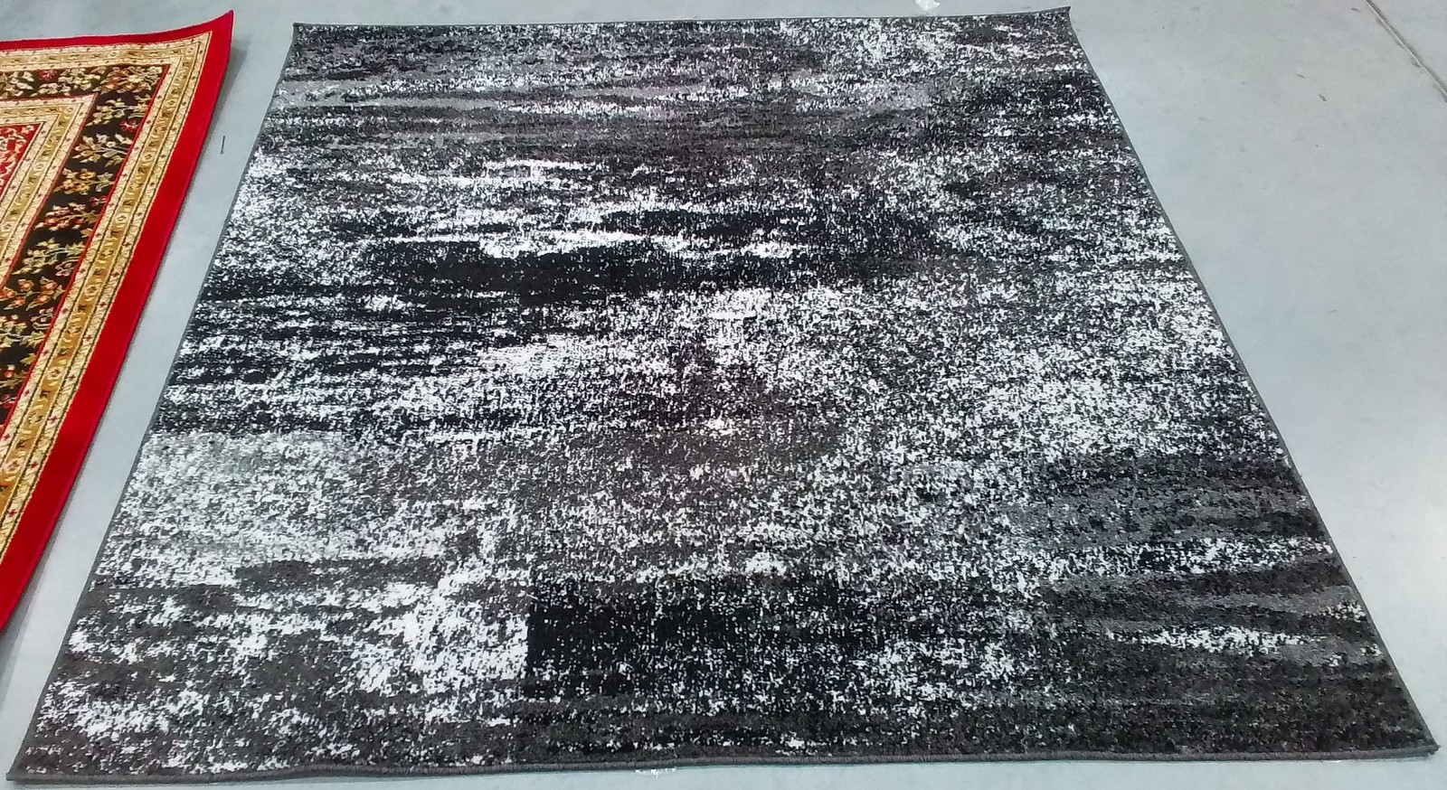 SILVER / BLACK 6′-0″ x 6′-0″ Flaw in Rug, Reduced Price 1172805812 ADR112A-6SQ