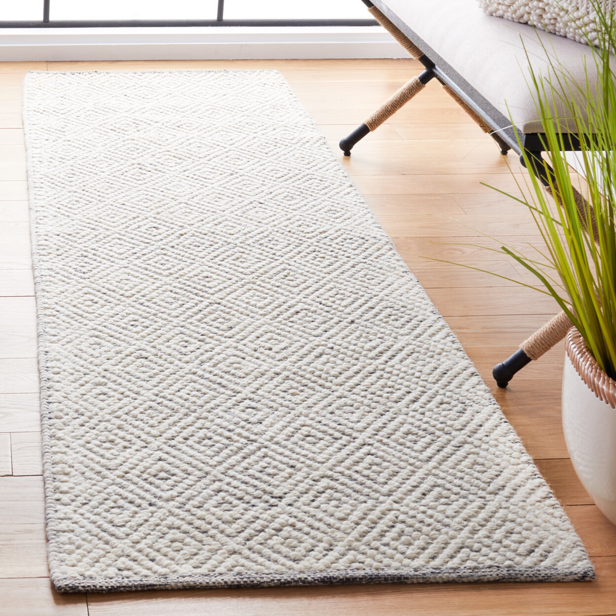 SAFAVIEH Natura NAT503A Handwoven Ivory / Light Grey Rug