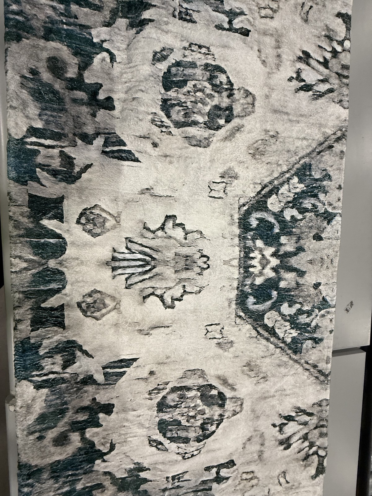 KATHY IRELAND HOME FLANNEL PRINTED AREA RUG 8FT BY 10FT – BLUE IVORY