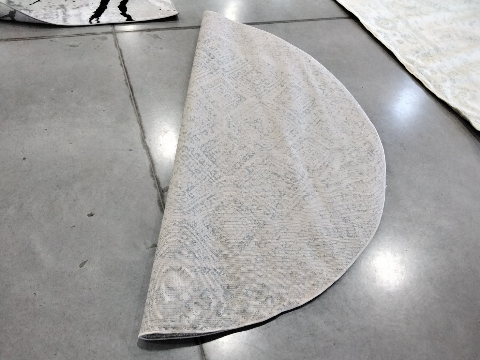 IVORY / TURQUOISE 6′-7″ X 6′-7″ Damaged Rug, Reduced Price 1172758185 TUL264B-7R