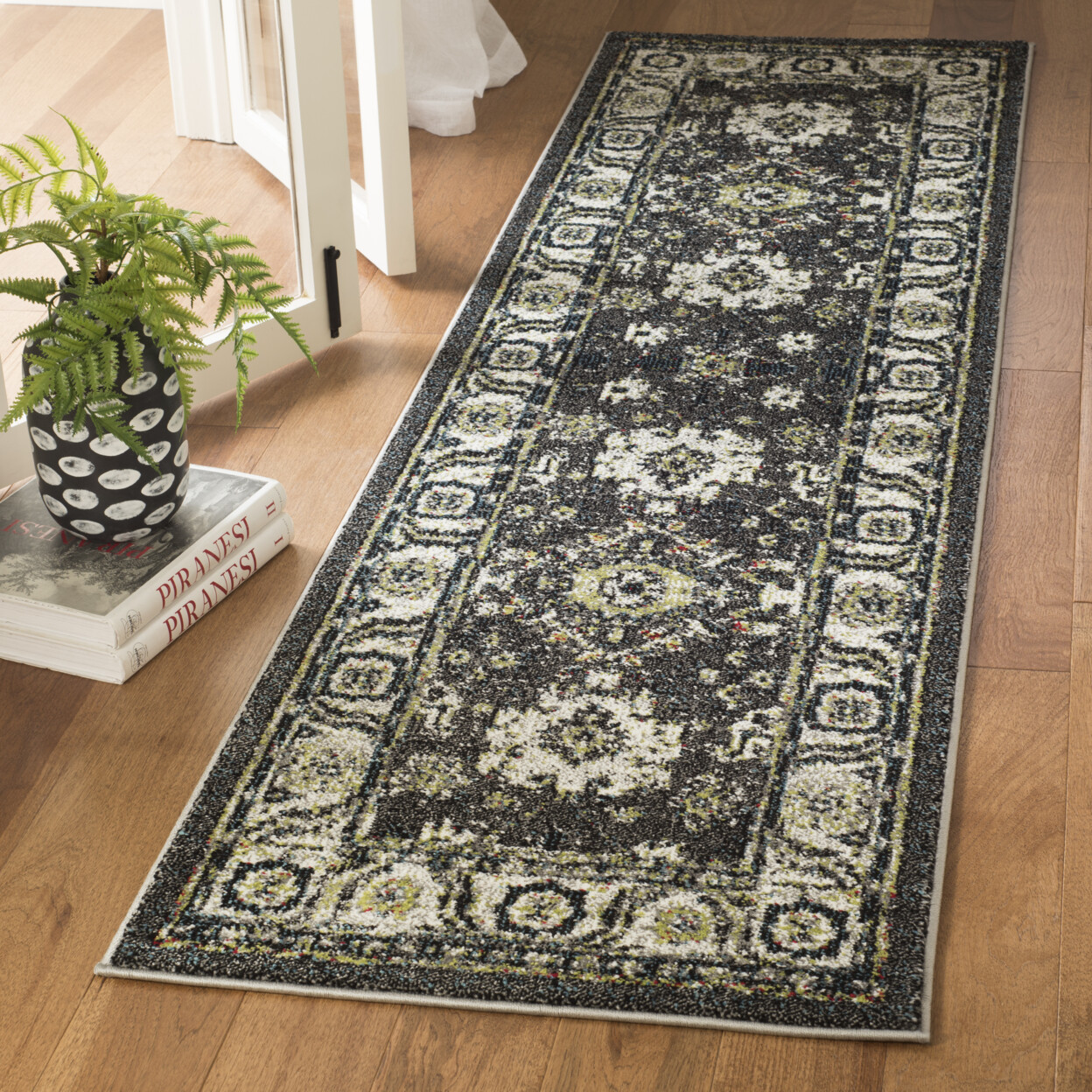 SAFAVIEH Hamadan VTH214M Dark Grey / Ivory Rug