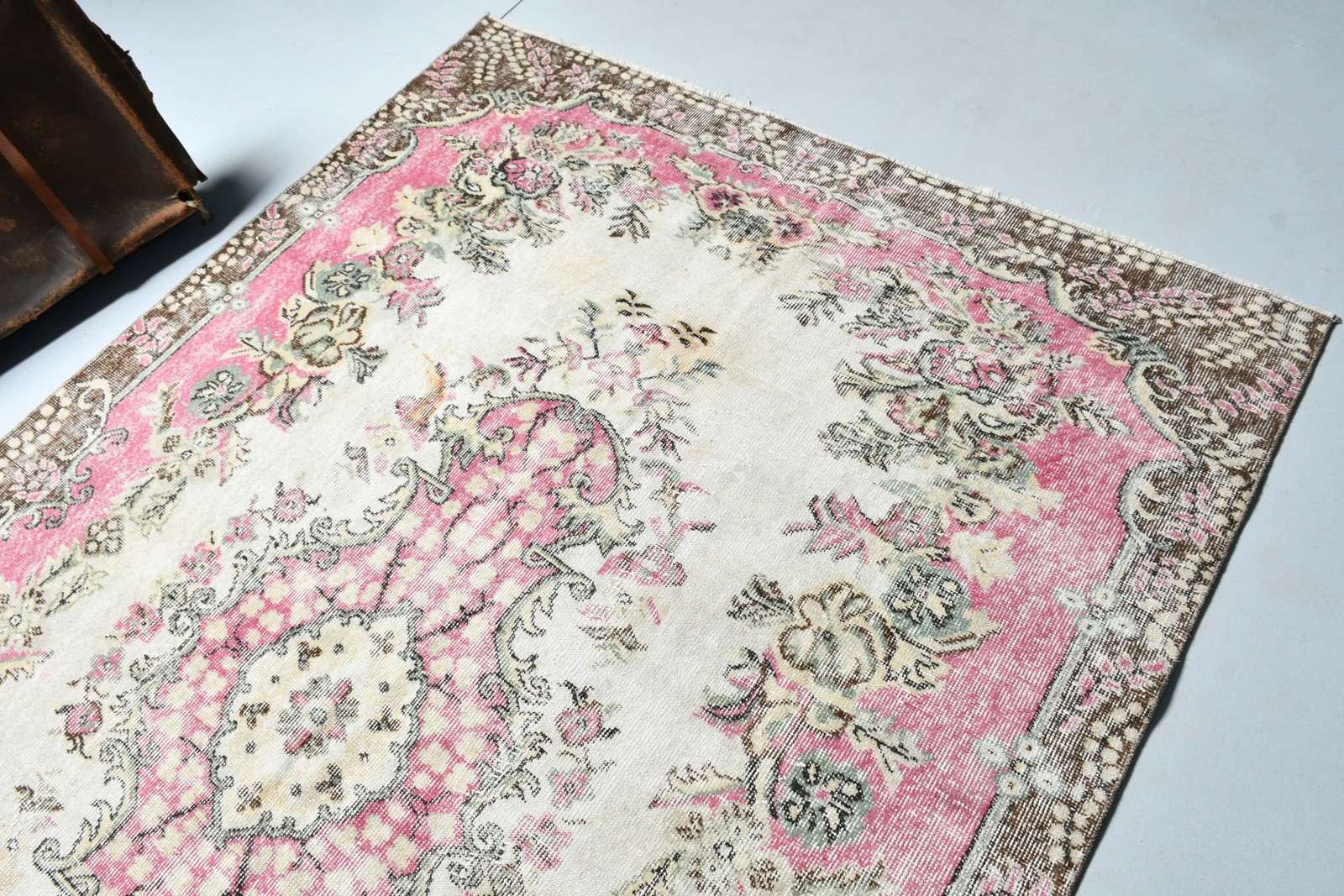 Vintage Large Rug 5,6×9,1 ft, Pink Oriental Turkish Wool Rug