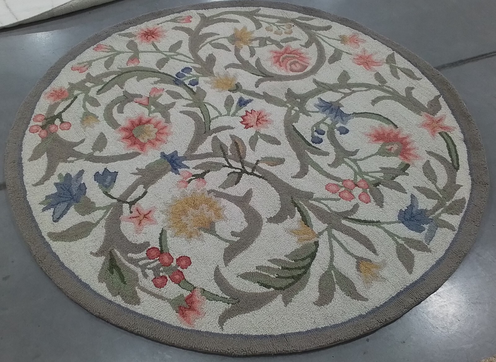 IVORY 5′-6″ x 5′-6″ Cut on Rug, Reduced Price 1172769866 HK248A-5R