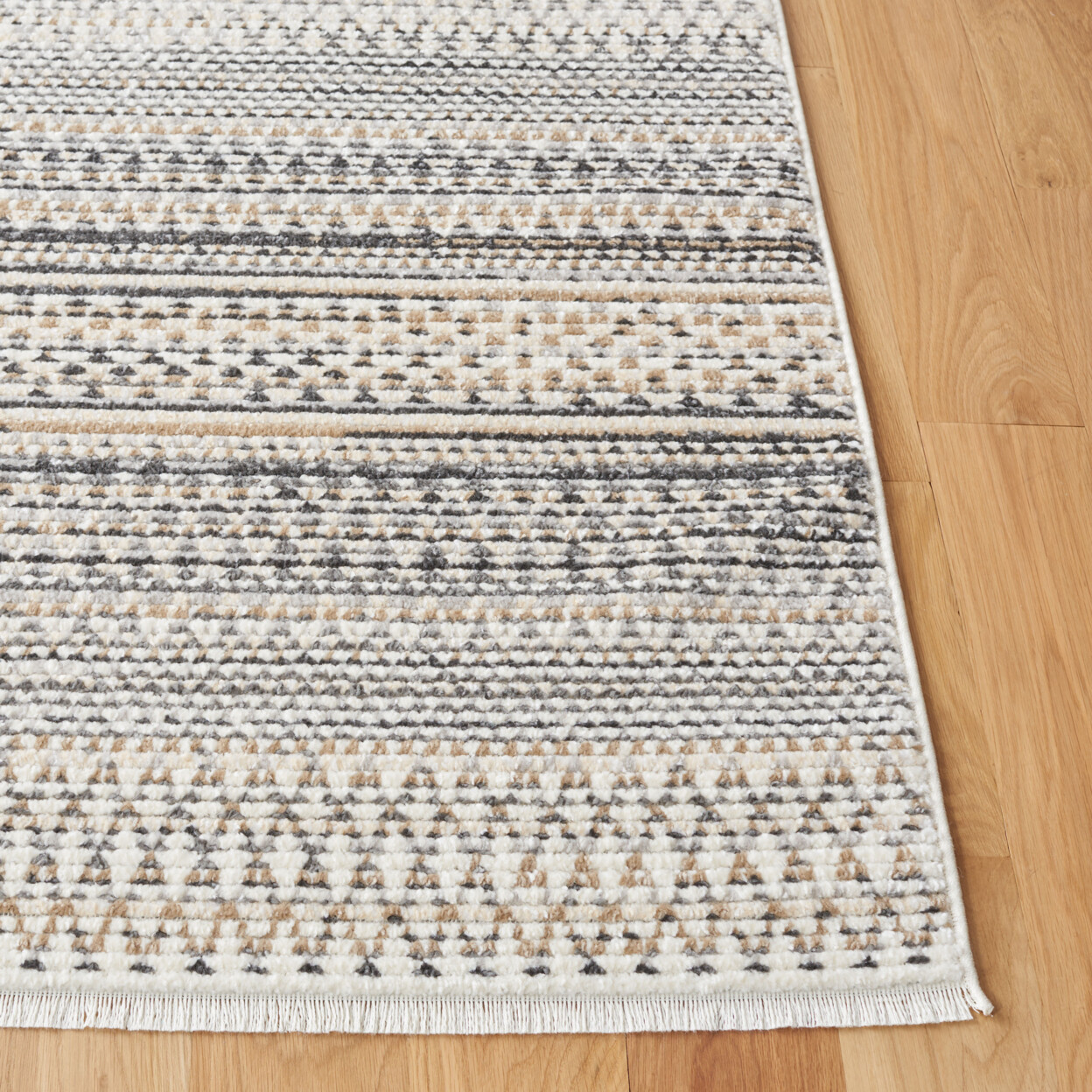 SAFAVIEH Sedona Collection SED819B Ivory / Grey Rug