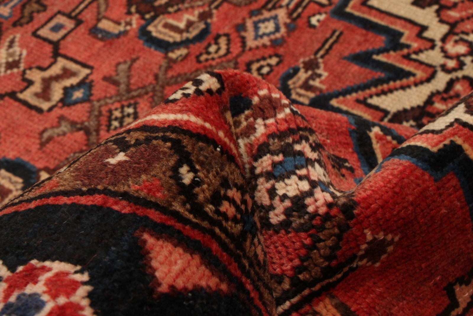 Vintage 4’5″ x 7’5″ Traditional Hand Knotted Vegetable Dye Wool Area Rug