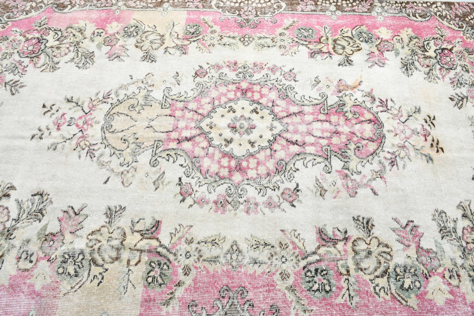 Vintage Large Rug 5,6×9,1 ft, Pink Oriental Turkish Wool Rug