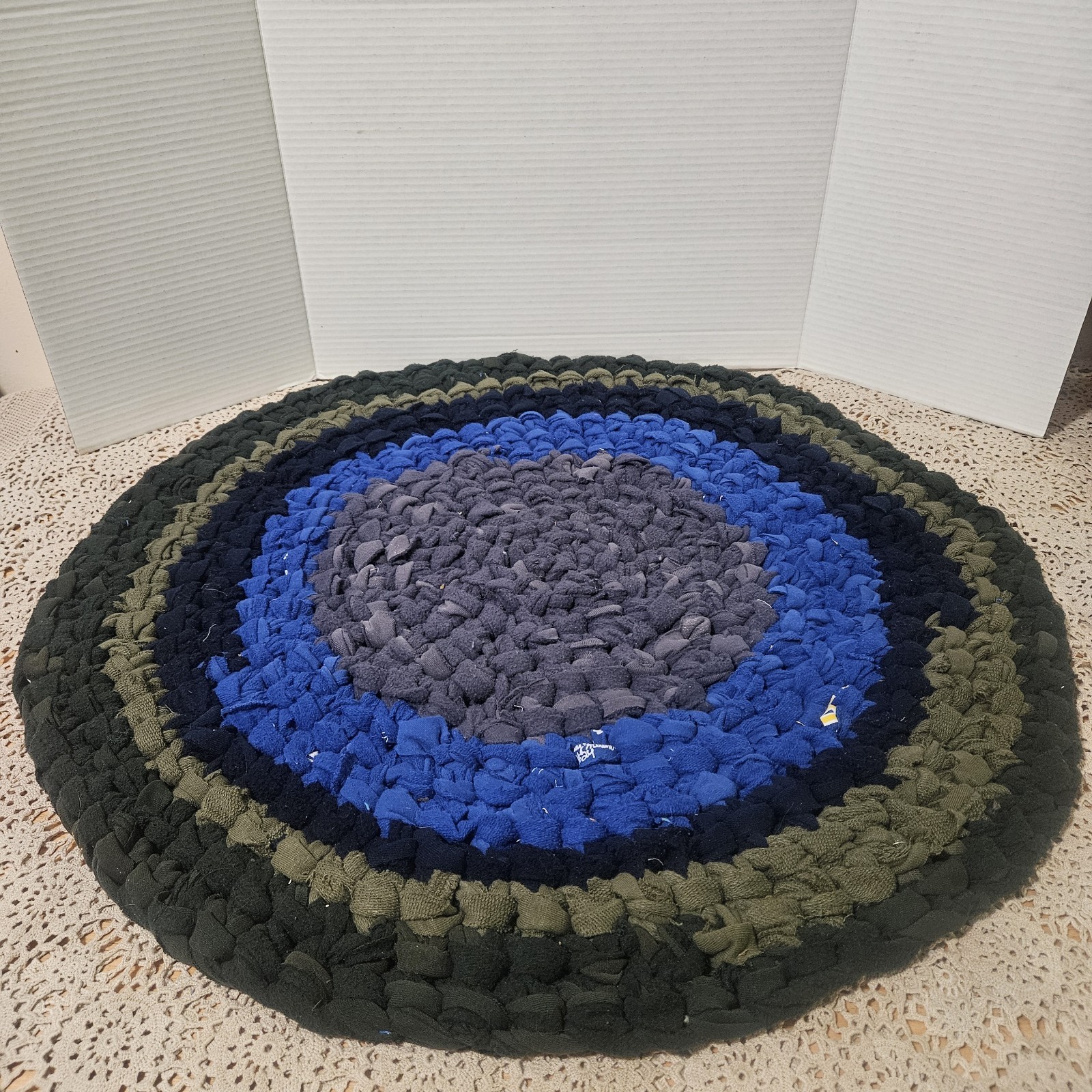 New Handmade Rag Rug Round Braided Recycled Fabric Farmhouse Boho 31″