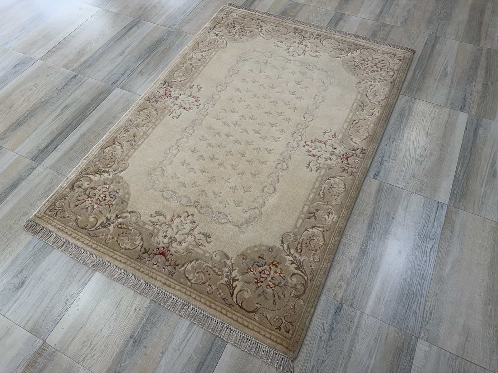 Vintage Hand Knotted Area Rug 4×6 ft Pure Wool Cream French Savonnerie Style
