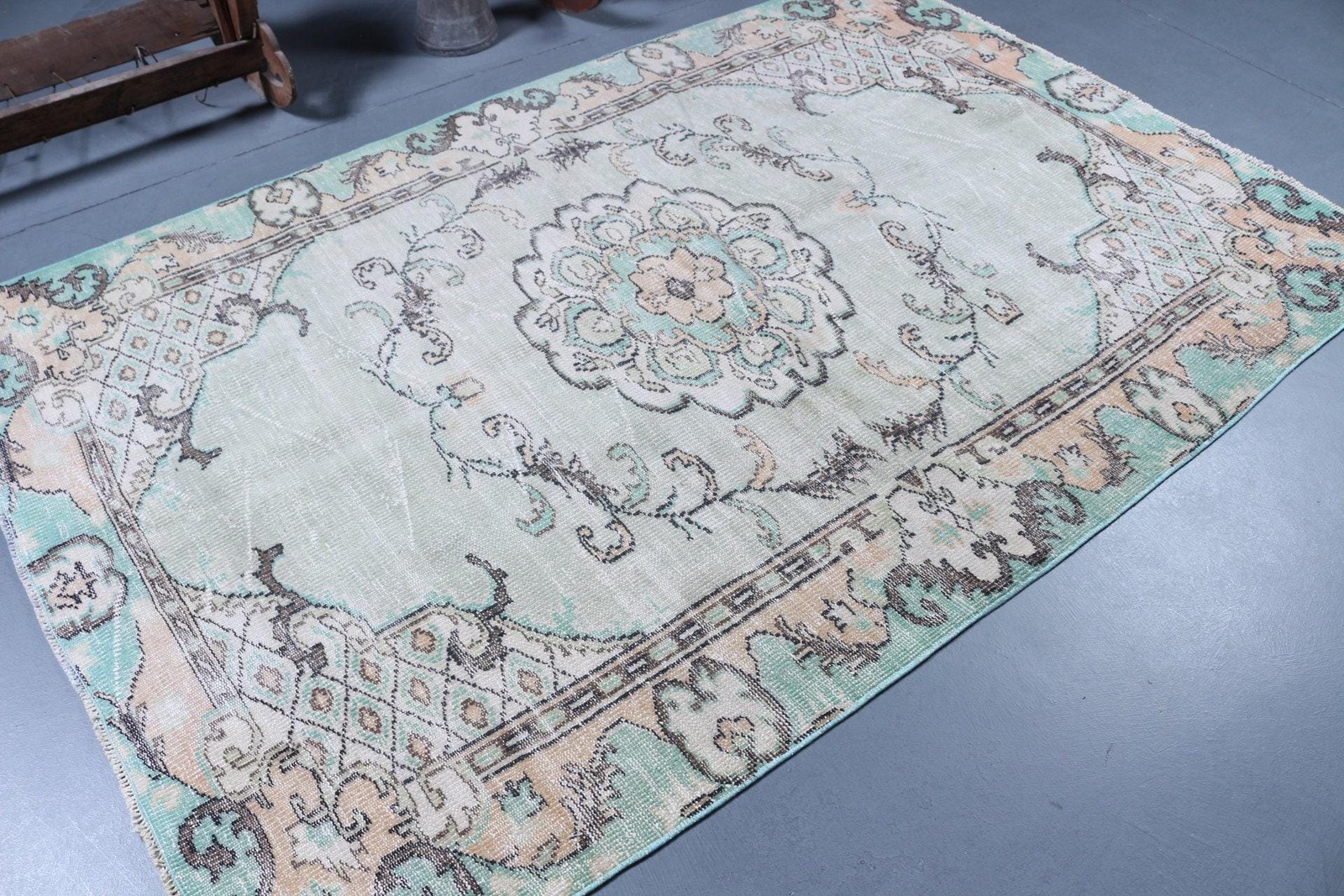 Vintage Turkish Rug 5,2×7,7 ft (157×234 cm), Blue White Oriental Rug
