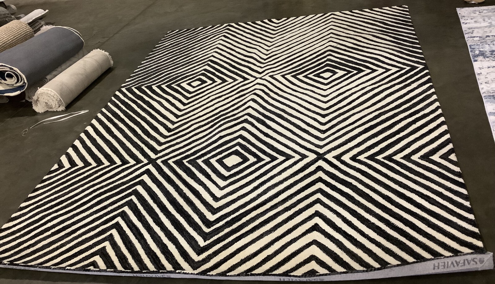 BLACK / IVORY 8′-0″ x 10′-0″ Hole in Rug, Reduced Price 1172673282 EBN150Z-8