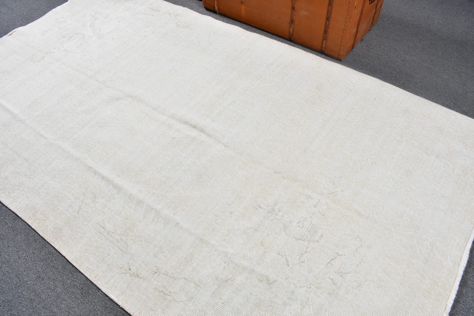 Turkish Vintage Rug, 5,1×9 ft Large Rug, White Gray Moroccan Wool Rug