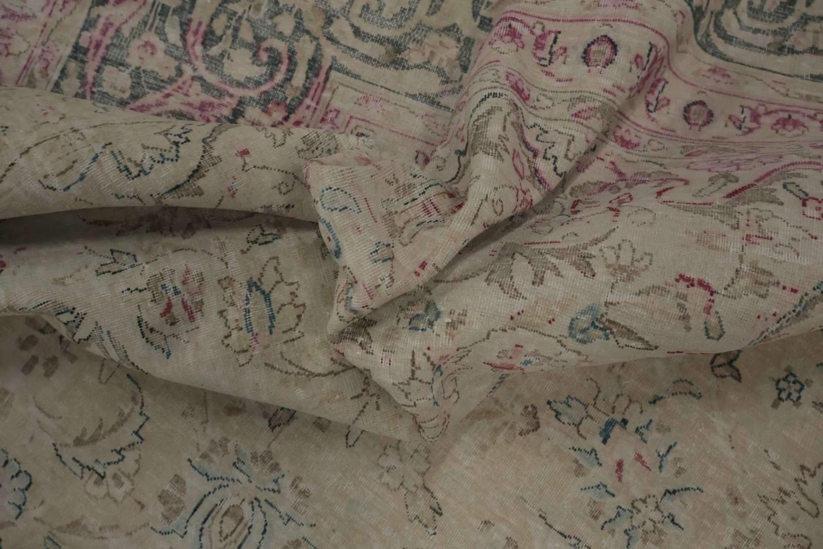 Classic Distressed Large Rug Handmade Traditional in Subtle Earthy Tones 10×13