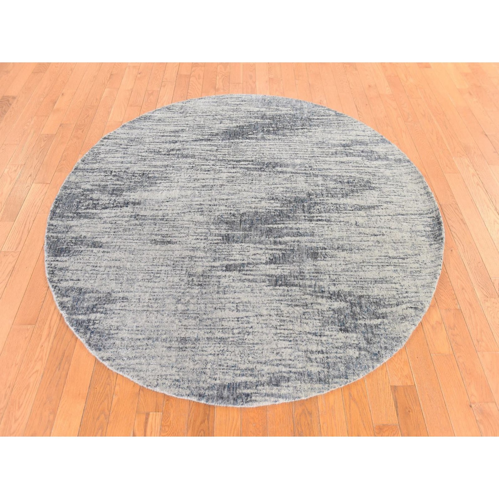 5’9″x5’9″ Gray Fine Jacquard Hand Loomed Modern Design Wool and Silk Round Rug
