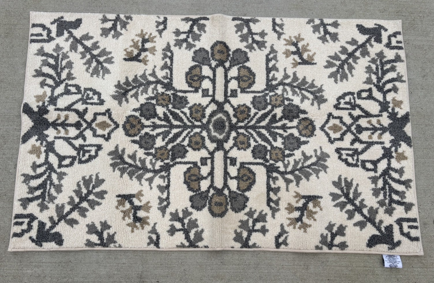 Tahara Accent Area Rug 30×46 in Non-Slip Backing Cream Washable