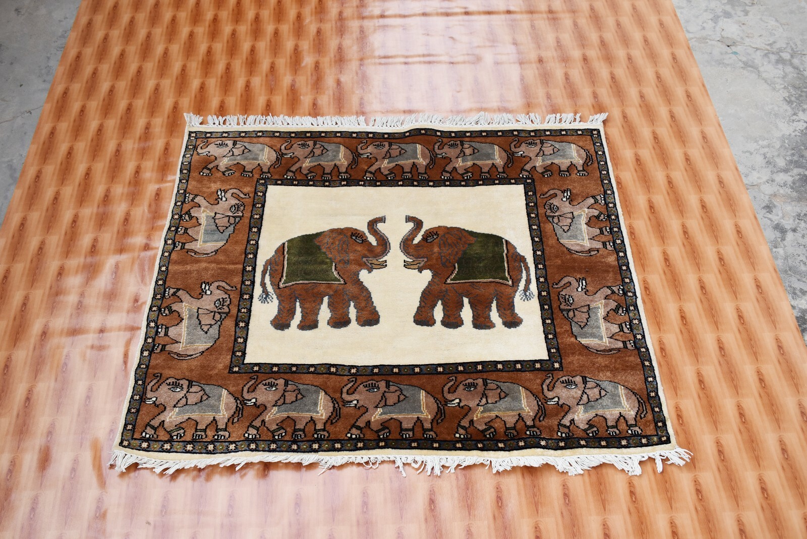 Elephant Design Hand Made Decorative Beige Colour 3×4 Wool Rug Oriental