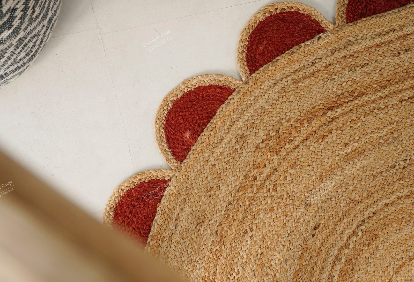 Handmade scalloped Jute rugs for Living Room Decor Beige With Red Border