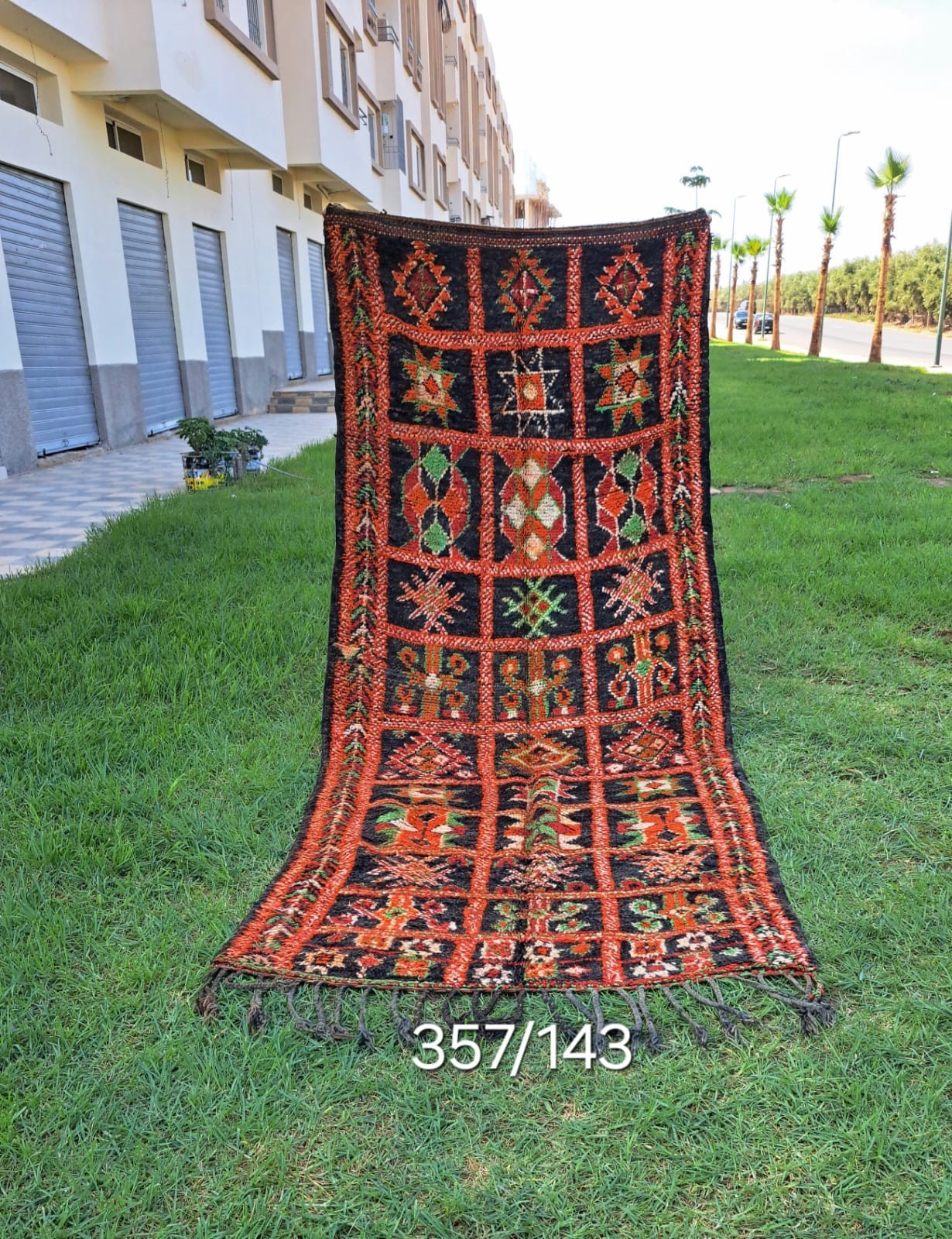 Moroccan Berber tribal rug – beautiful vintage handwoven wool rug