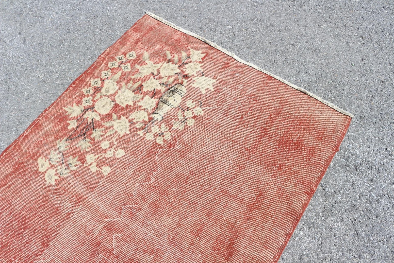 Vintage Turkish Area Rug 3,9×6,3 ft (118×193 cm), Red Animal Print Rug