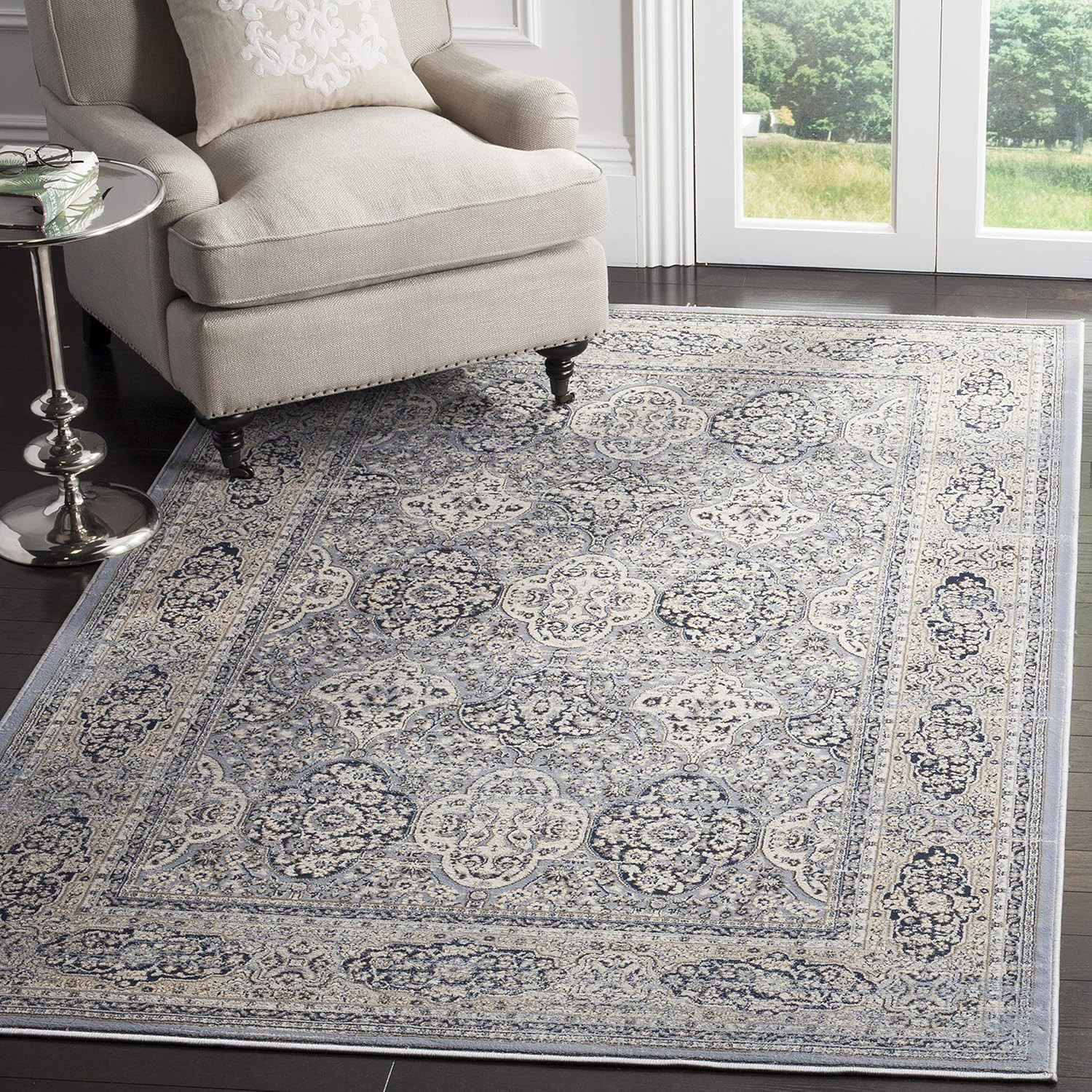 Vintage Area Rug 5’1″ x 7’7″ – Light Blue & Ivory, Easy Care Design
