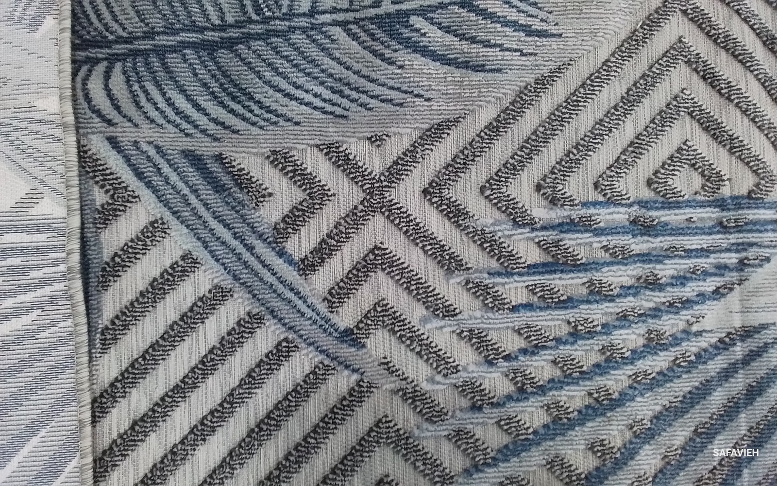 IVORY / NAVY 6′-5″ x 6′-5″ Damaged Rug, Reduced Price 1172805074 CBN447N-7SQ