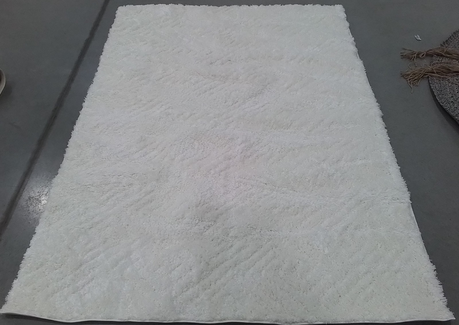 WHITE 5′-0″ x 7′-0″ Flaw in Rug, Reduced Price 1172804243 THO652A-5