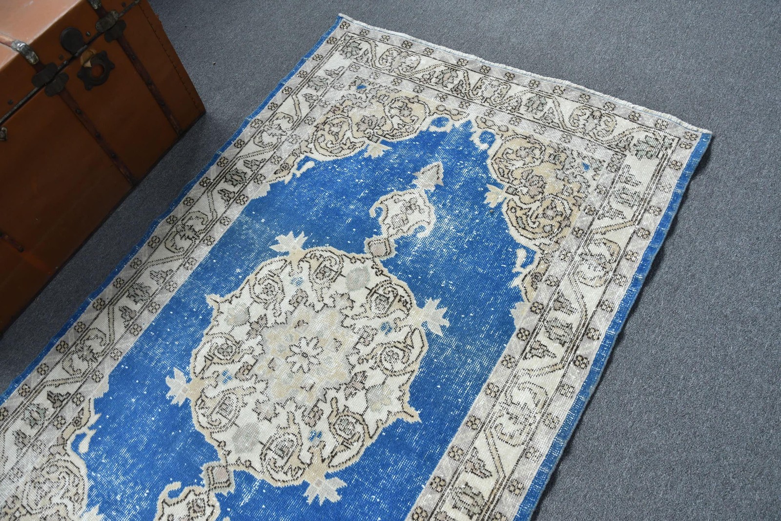Turkish Vintage Rug, 3,9×6,46 ft Rug, Blue White Ombré Wool Rug