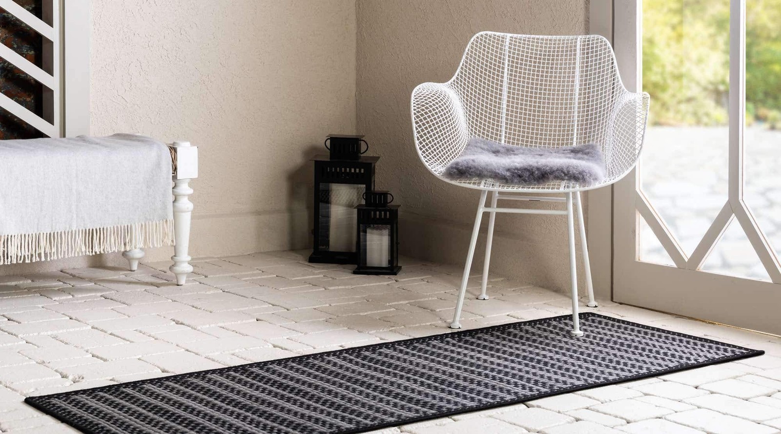 Unique Loom Outdoor Border Collection Area Rug – Checkered (2′ 2″ x 6′ Runner