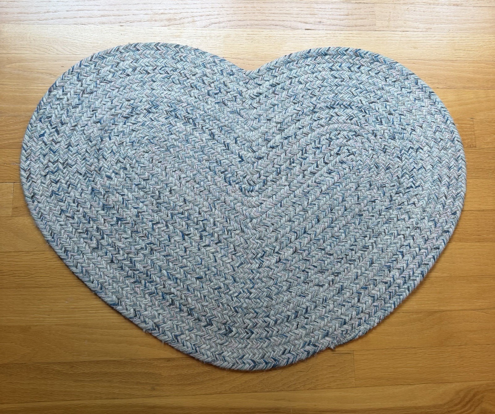 Braided Jute Heart Shaped Area Rug Blue 30” X 22” Reversible 1990’s Vintage