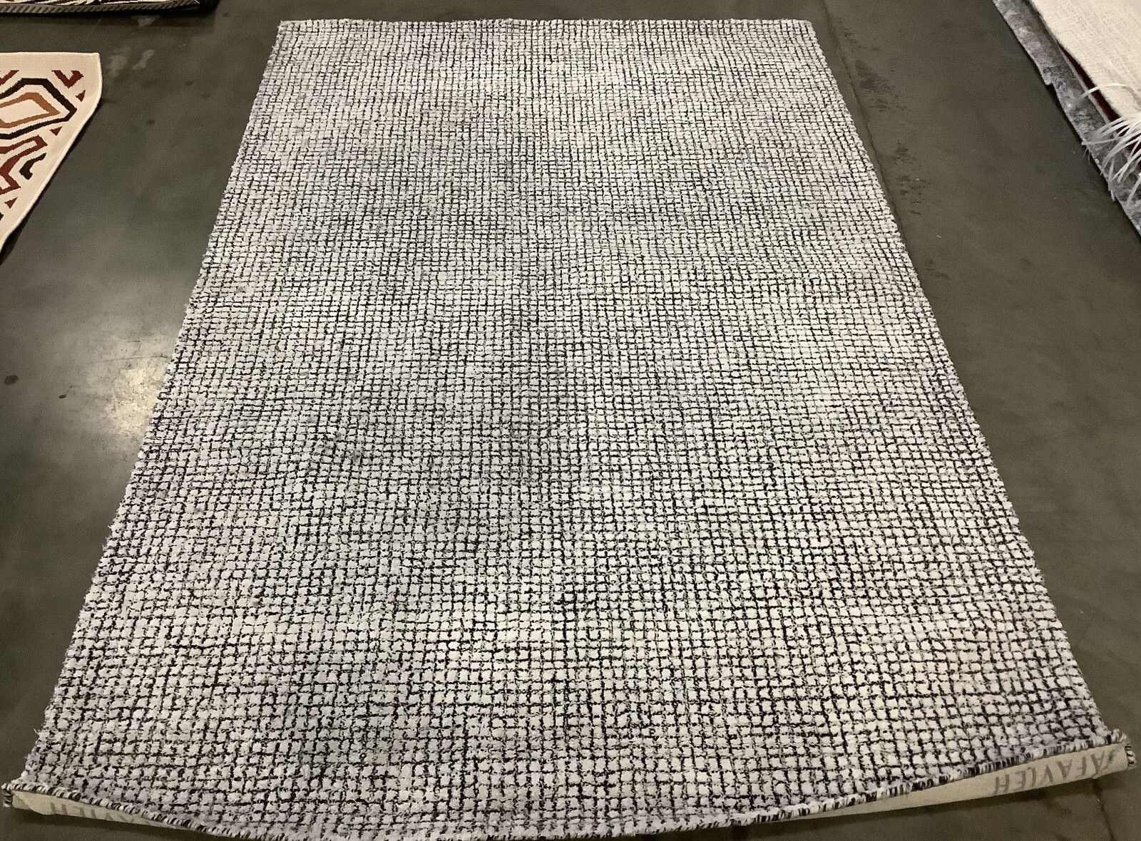 IVORY / BLACK 5′ X 8′ Back Stain Rug, Reduced Price 1172663329 ABT470Z-5