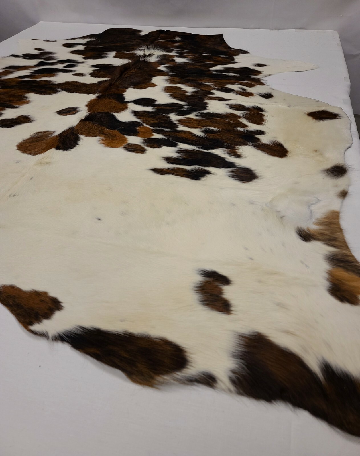 Colombian Natural Tricolor X Large Cowhide Rug 78″x80″