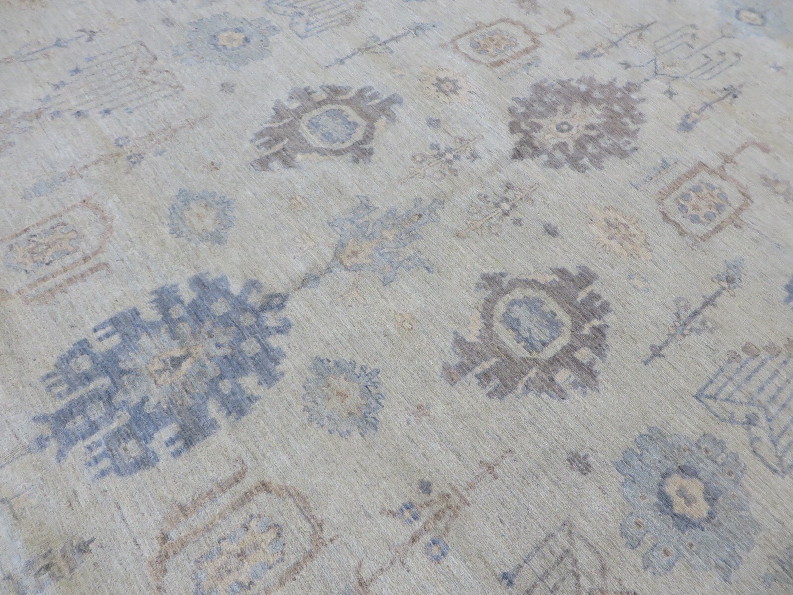 12 x 15’9 Hand Knotted Beige Fine Peshawar Oushak Oriental Rug G13636