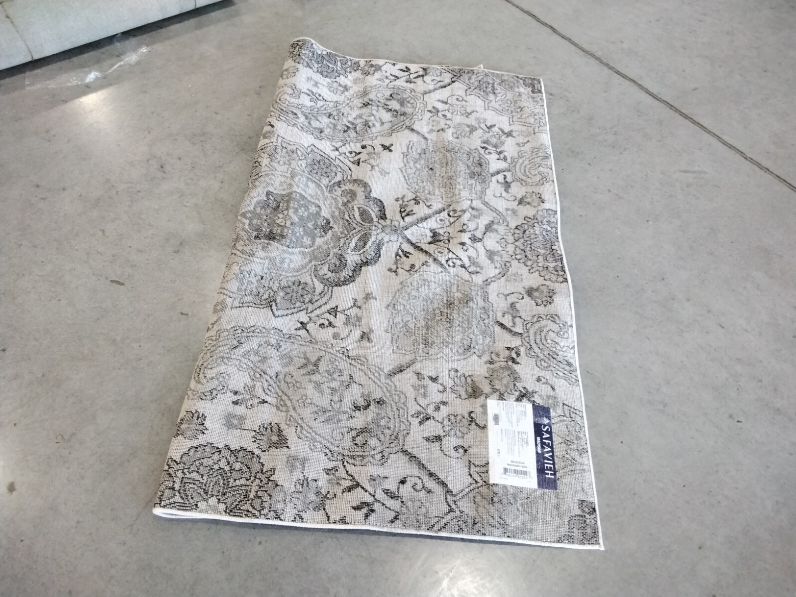 CREAM / SILVER 5′-3″ X 5′-3″ Back Stain Rug Reduced Price 1172743730 MAD600D-5SQ