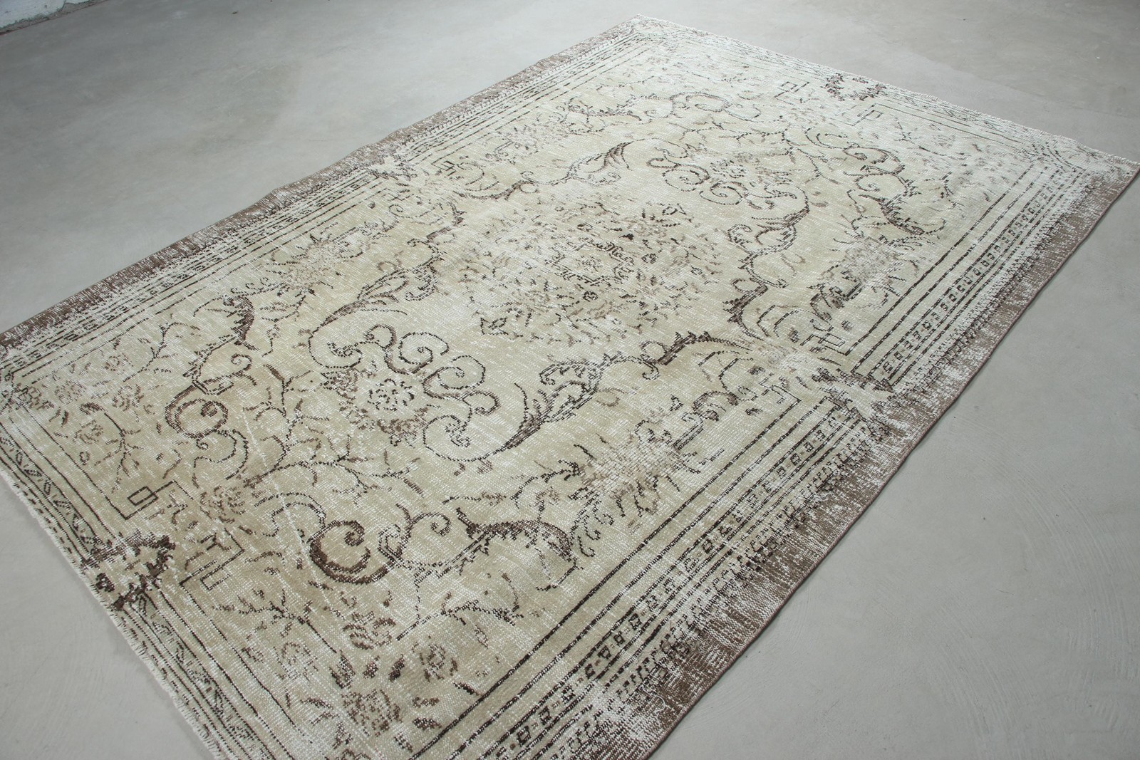 Vintage Rug, 6×8,6 ft Turkish Rug, White Brown Camouflage Wool Rug