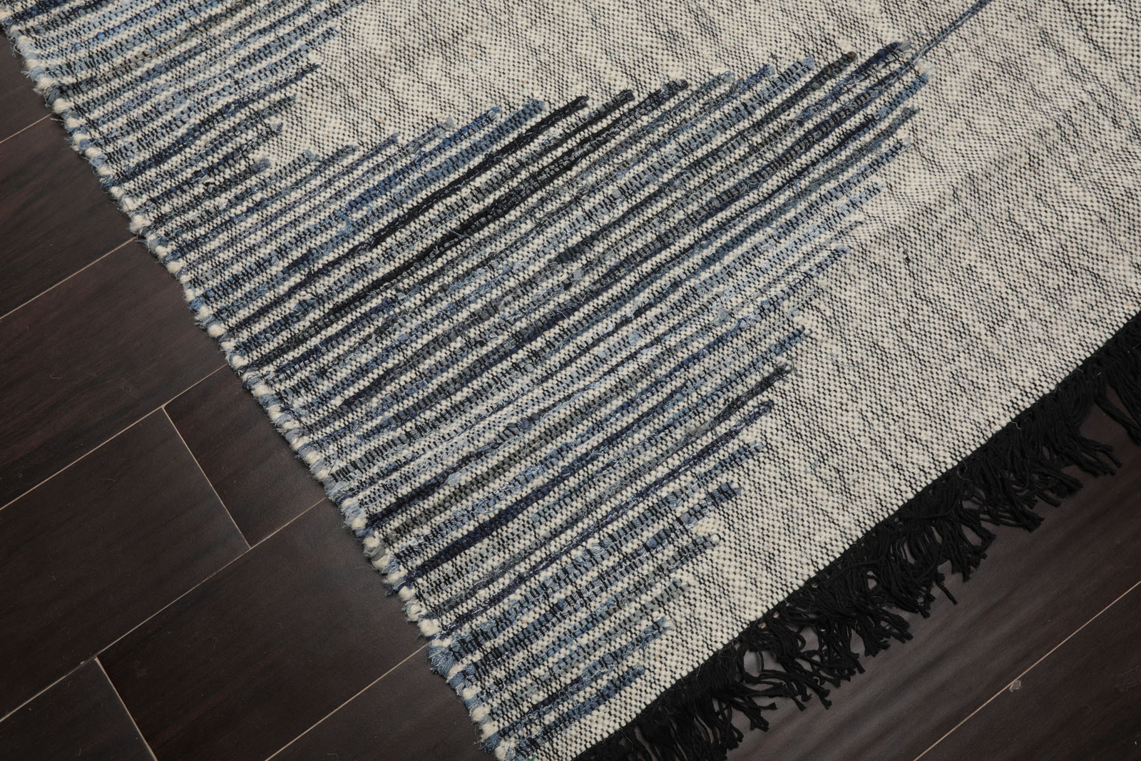 LoomBloom 5’3″ x 7’7″ Ivory Hand Woven Geometric Kilim Flat Weave Wool Area Rug