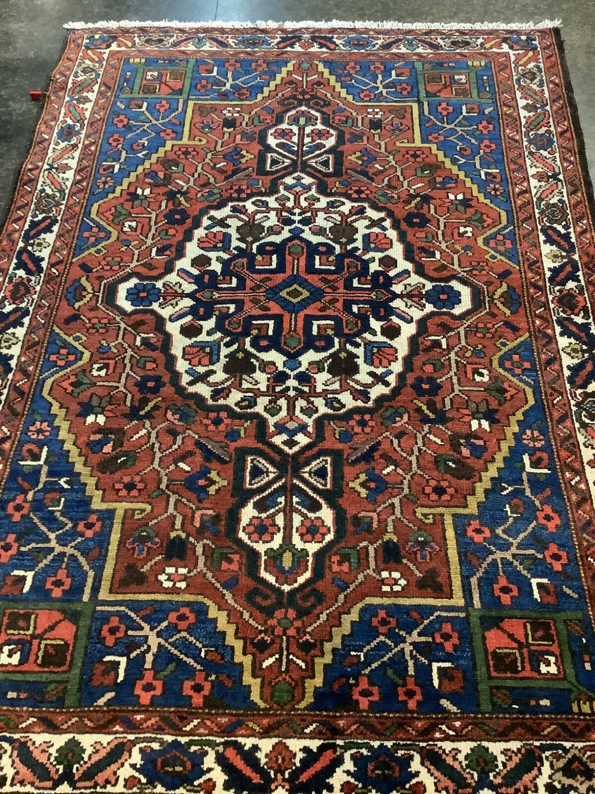 Vintage Antique BAKHTIYARI Area Rug Wool Hand-Crafted 4’3″x6’5″