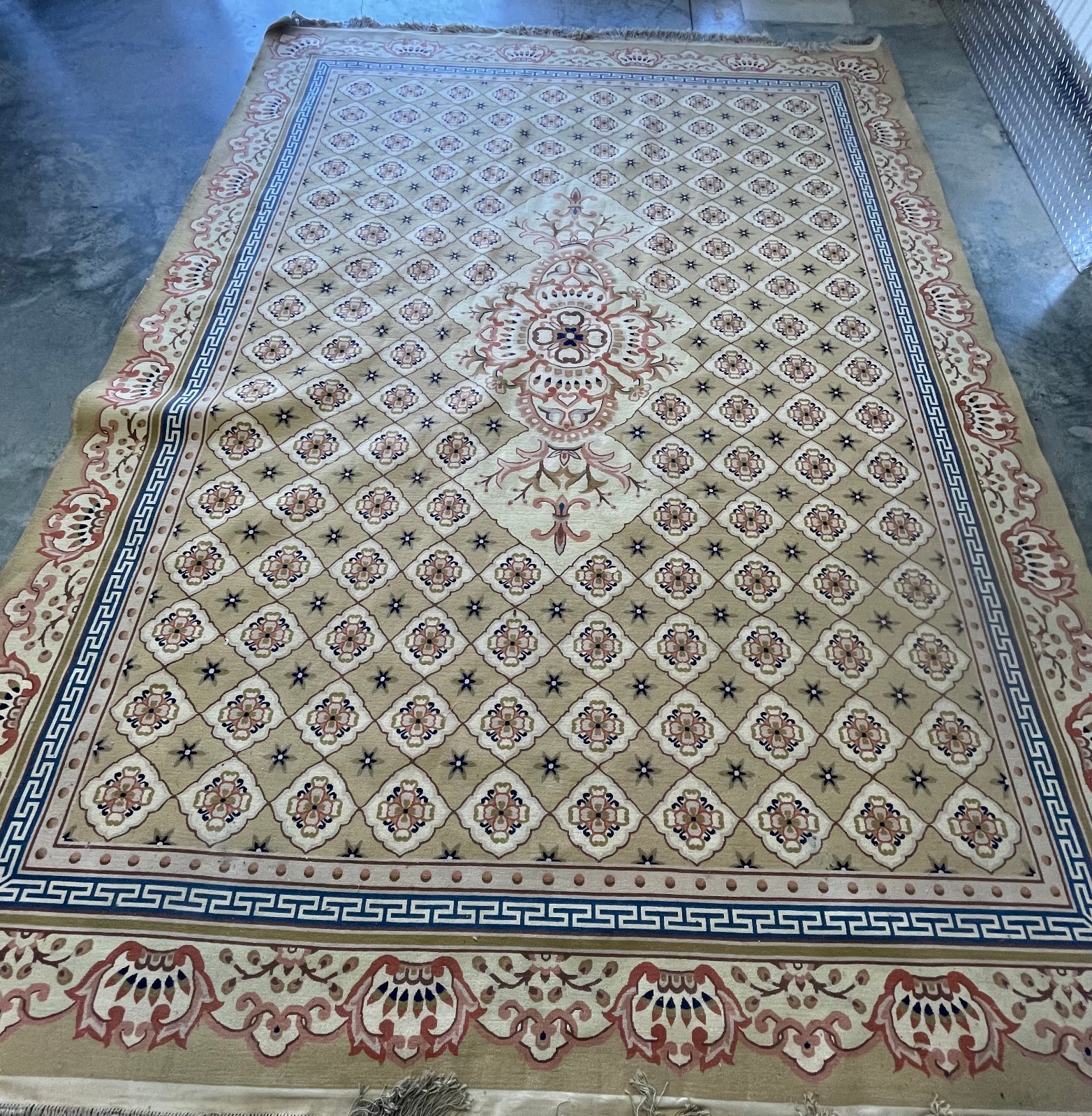 Large Oriental 100 % Wool Chinese Rug 12 Ft. x 9 Ft./ Very Good Condition