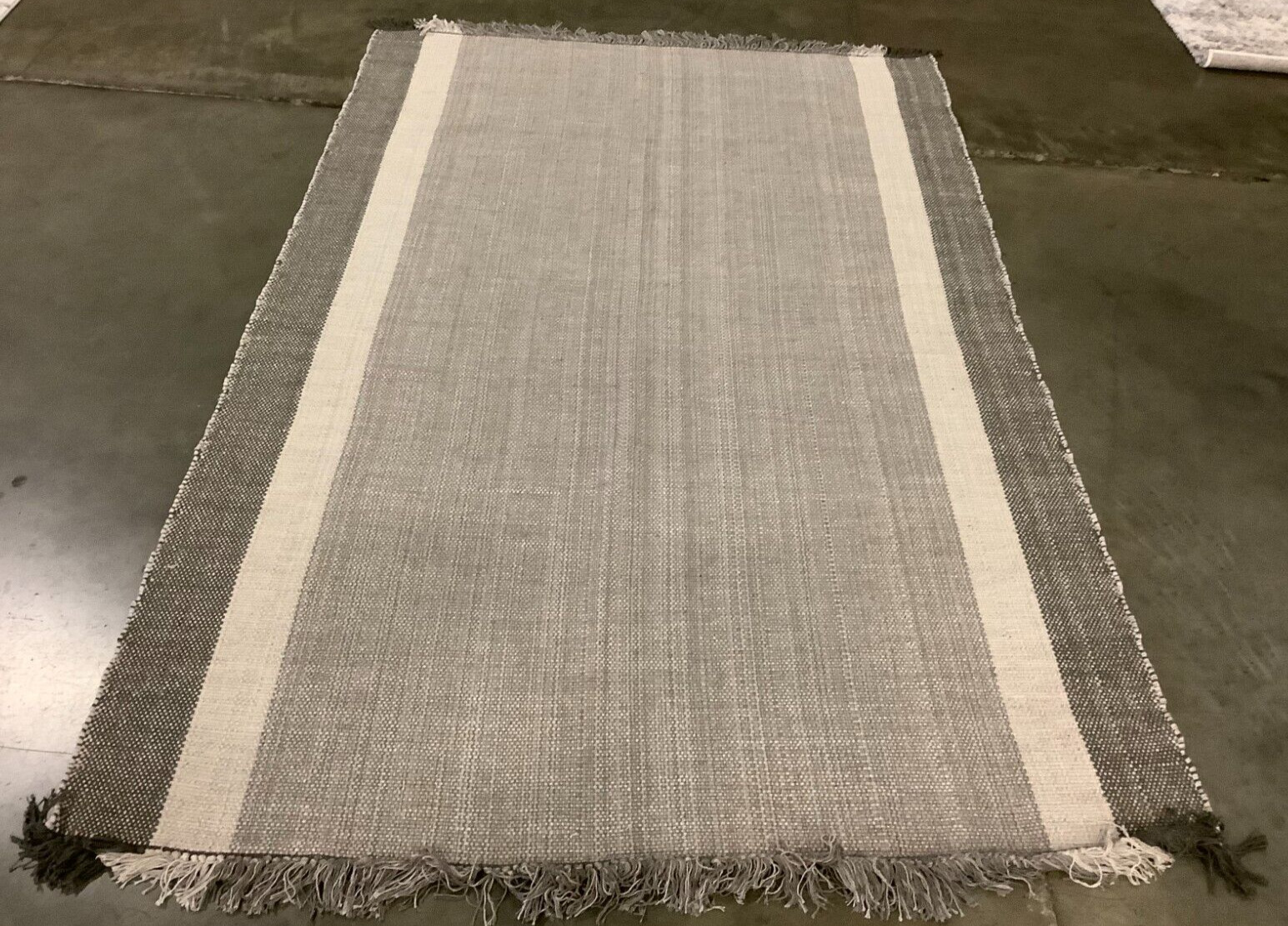IVORY / GREY 5′ X 8′ Flaw in Rug, Reduced Price 1172664443 MTK301A-5