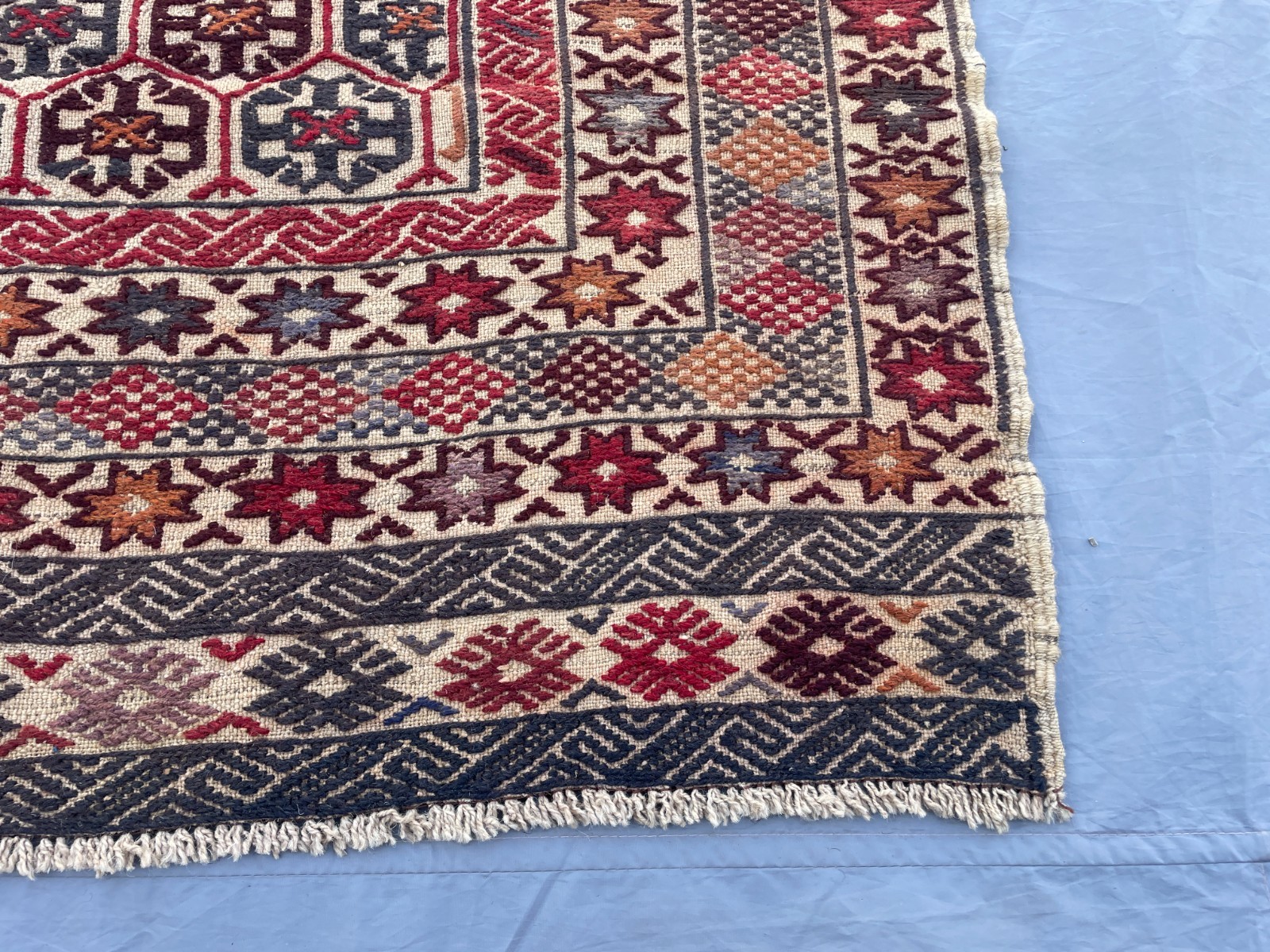 4×6 Ivory Afghan Kilim Rug with Hexagonal Floral Panels and Layered Botanical