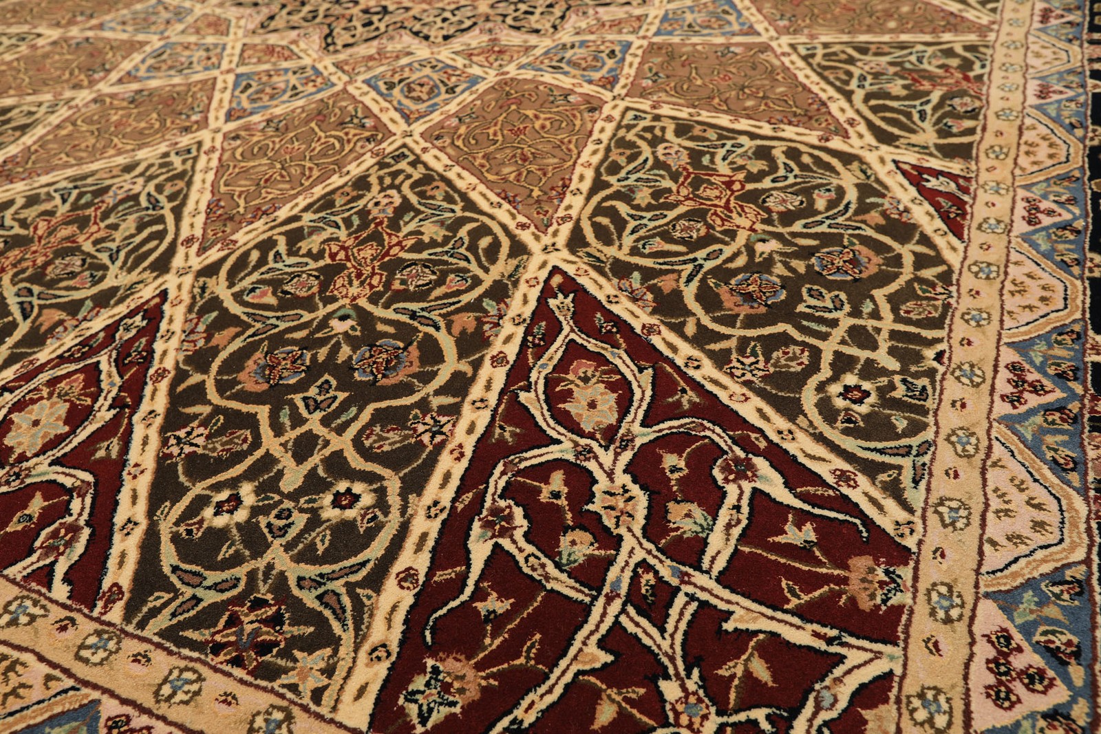 Nourison 7’9”x9’9” Hand Tufted Wool & Pure Silk Extreme dense Plush pile Rug