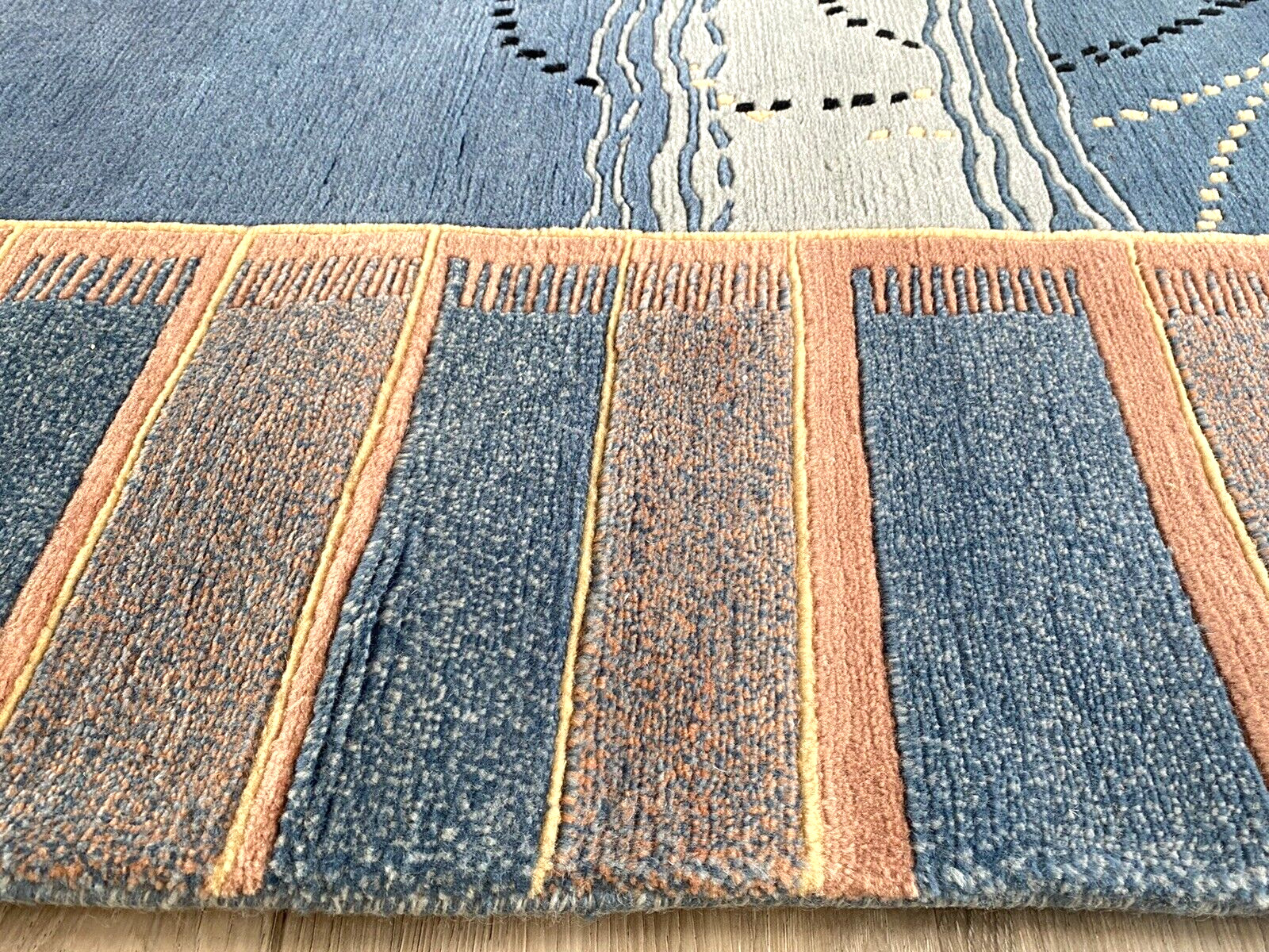 R444 Blue Color Modern Woolen Tibetan Area Rug 4′ X 6′ Hand Knotted in Nepal