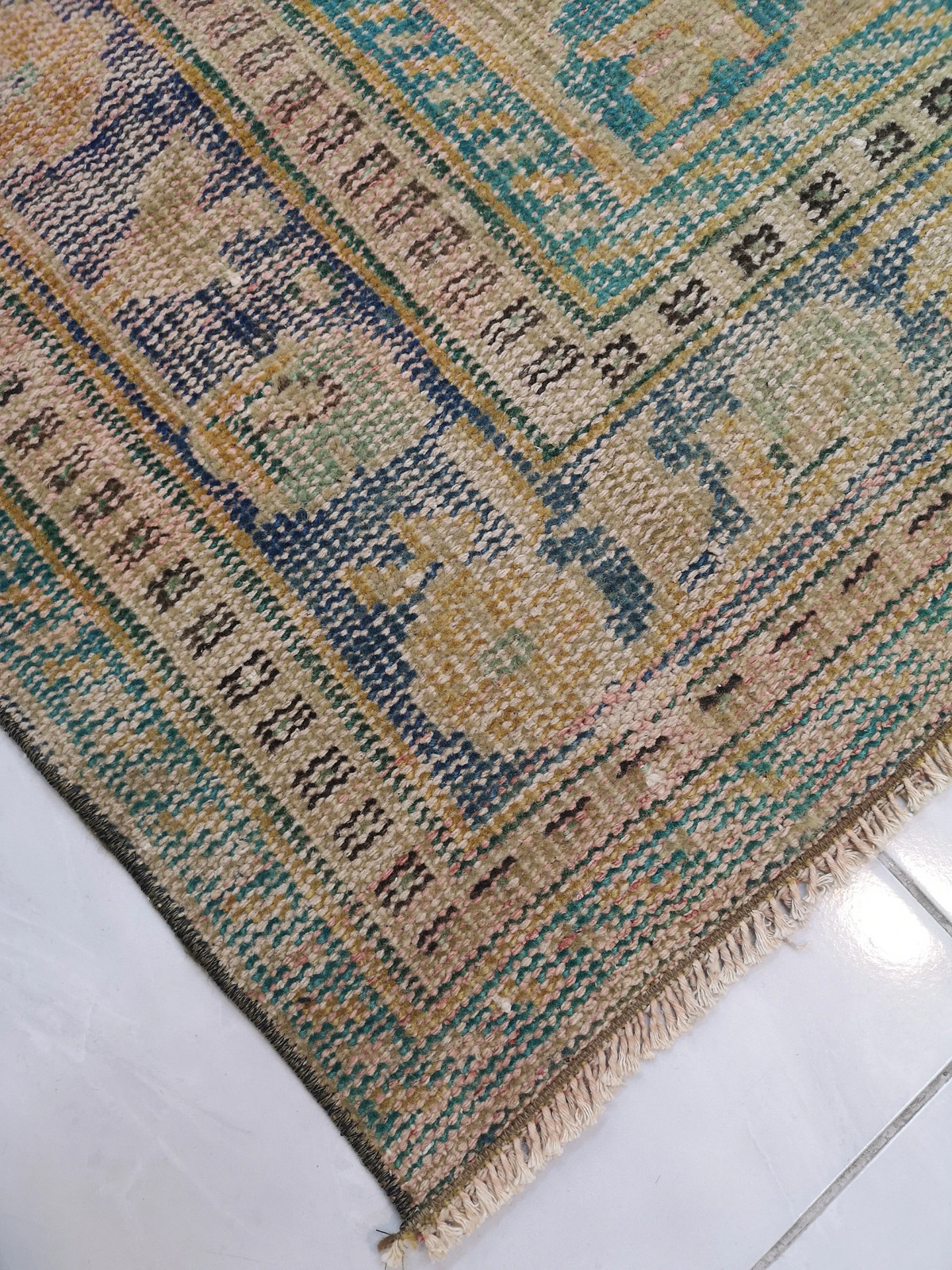 Large Orange Turkish Rug (6.4 x 10.2 ft) – Vintage Wool Carpet