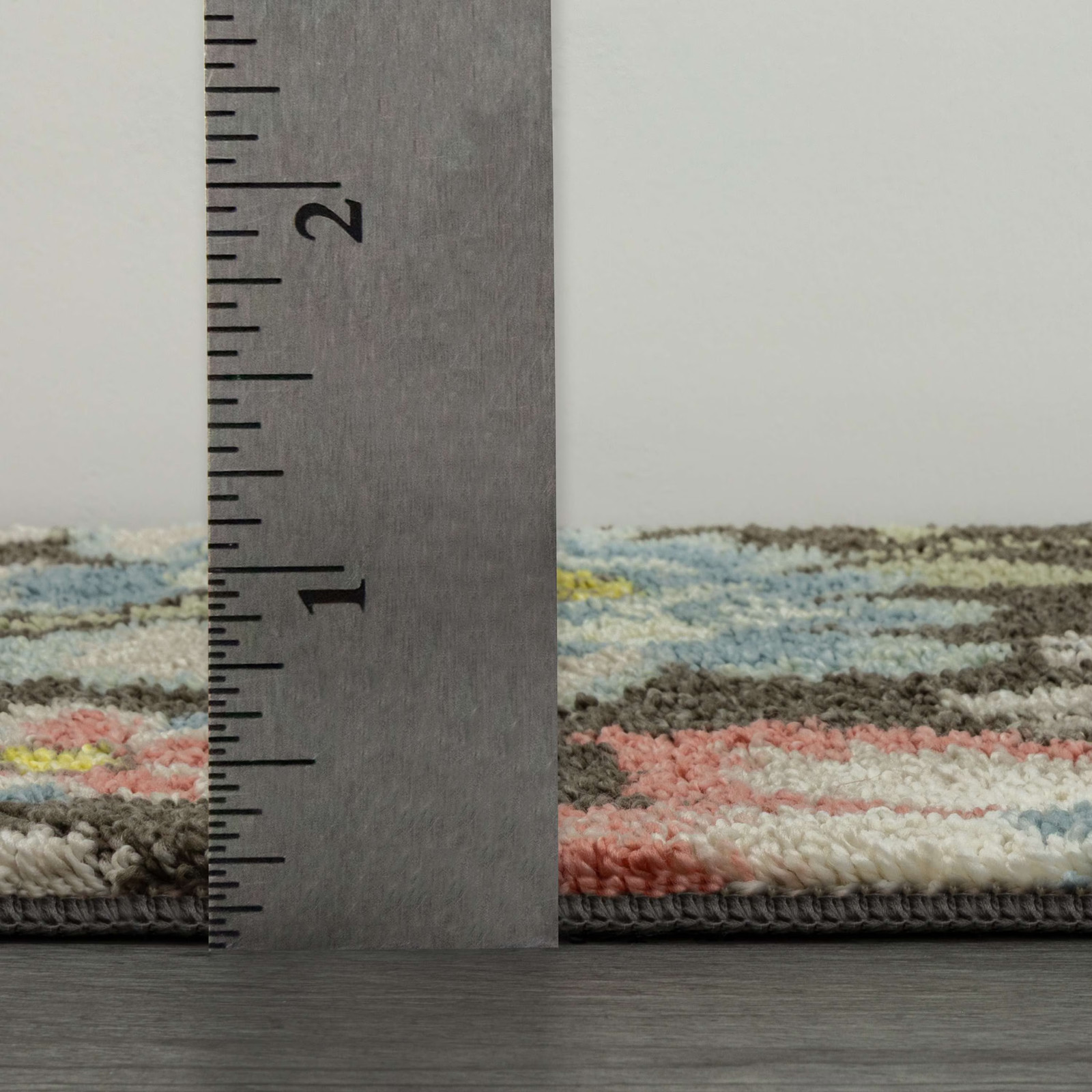 Farmhouse Oversized Floral Gray Multicolor Indoor Accent Rug, 1’8″x2’10”