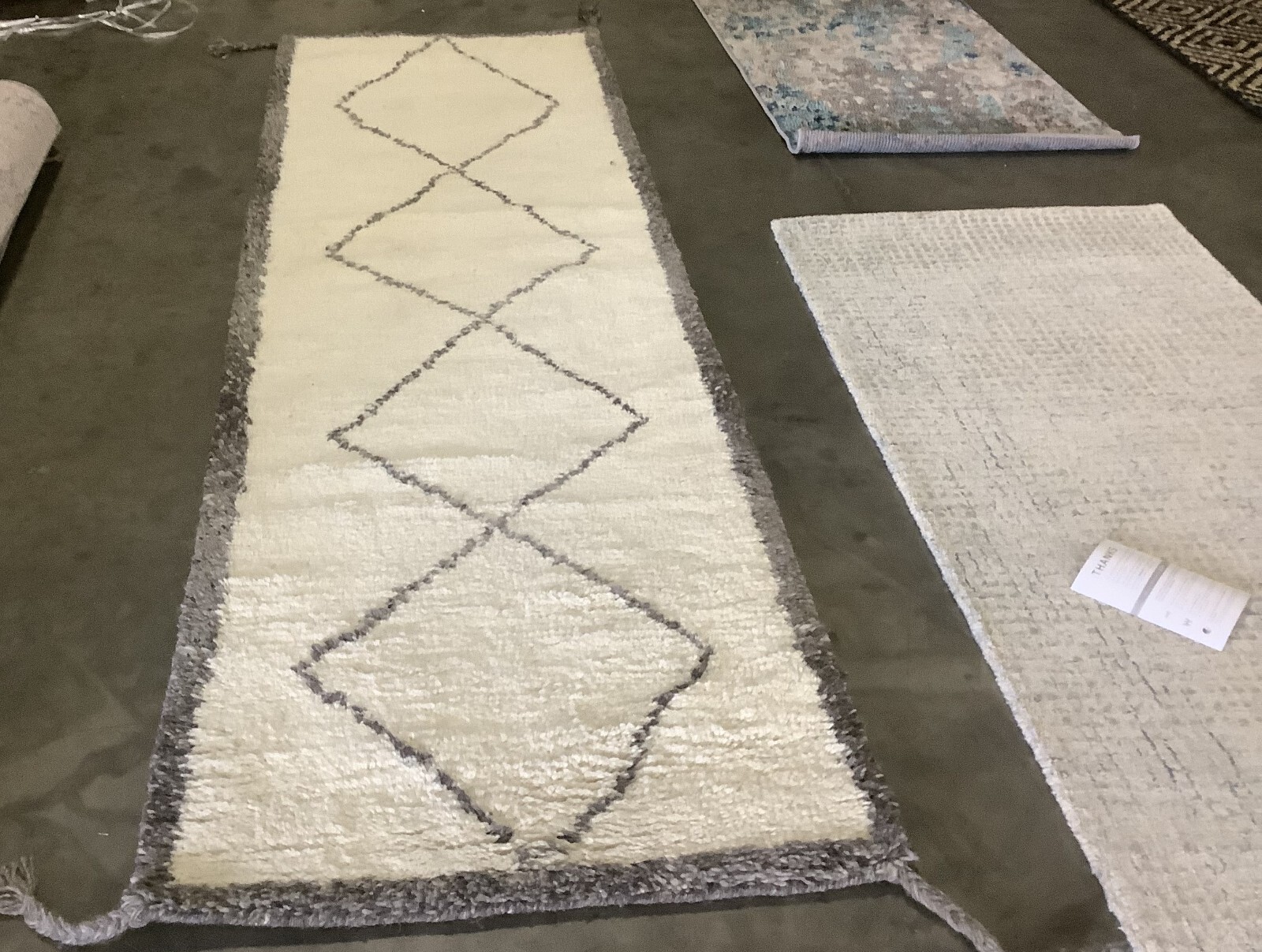 IVORY / CHARCOAL 2′-3″ x 8′-0″ Flaw in Rug, Reduced Price 1172676779 CSB911A-28
