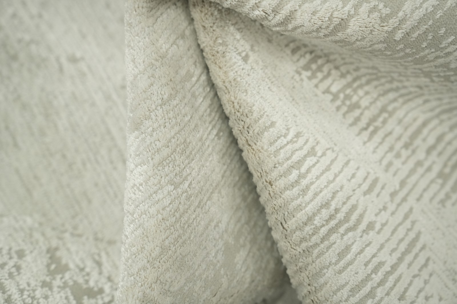 Versatile 5×8 Beige and Gray Modern Area Rug with Subtle Geometric Design